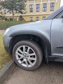 Protector plástico paso de rueda para Skoda Yeti (2009-2017)