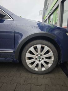 Protector plástico paso de rueda para Skoda Superb II (2008-2013)