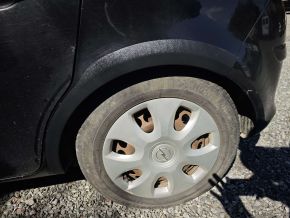 Protector plástico paso de rueda para Opel Corsa D (2006-2014), versión de 5 puertas