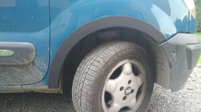 Protector plástico paso de rueda para Nissan Kubistar (1998-2008), versión de 4 puertas