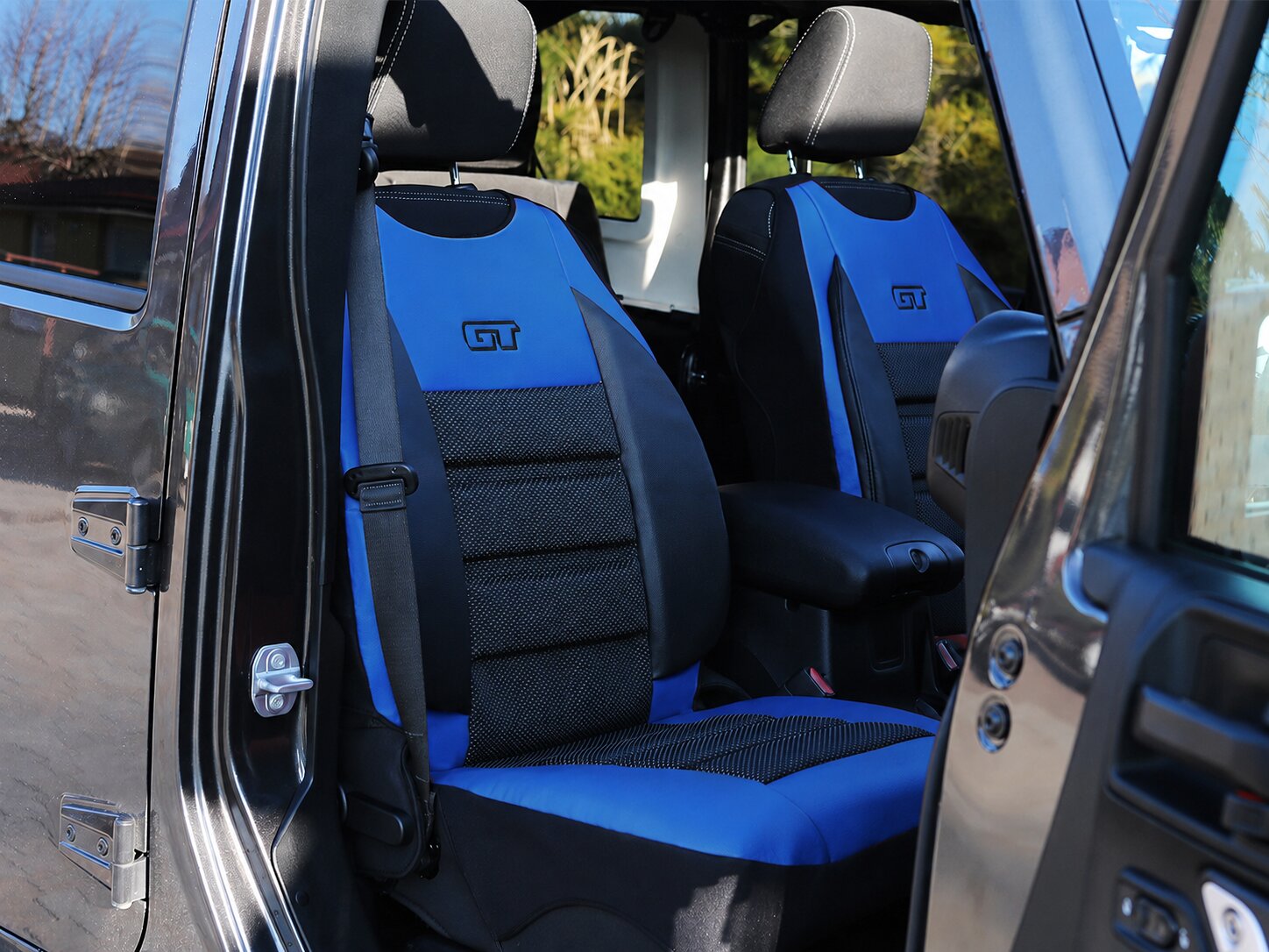 Funda para asiento de coche GT Ergonomic instalada en el coche