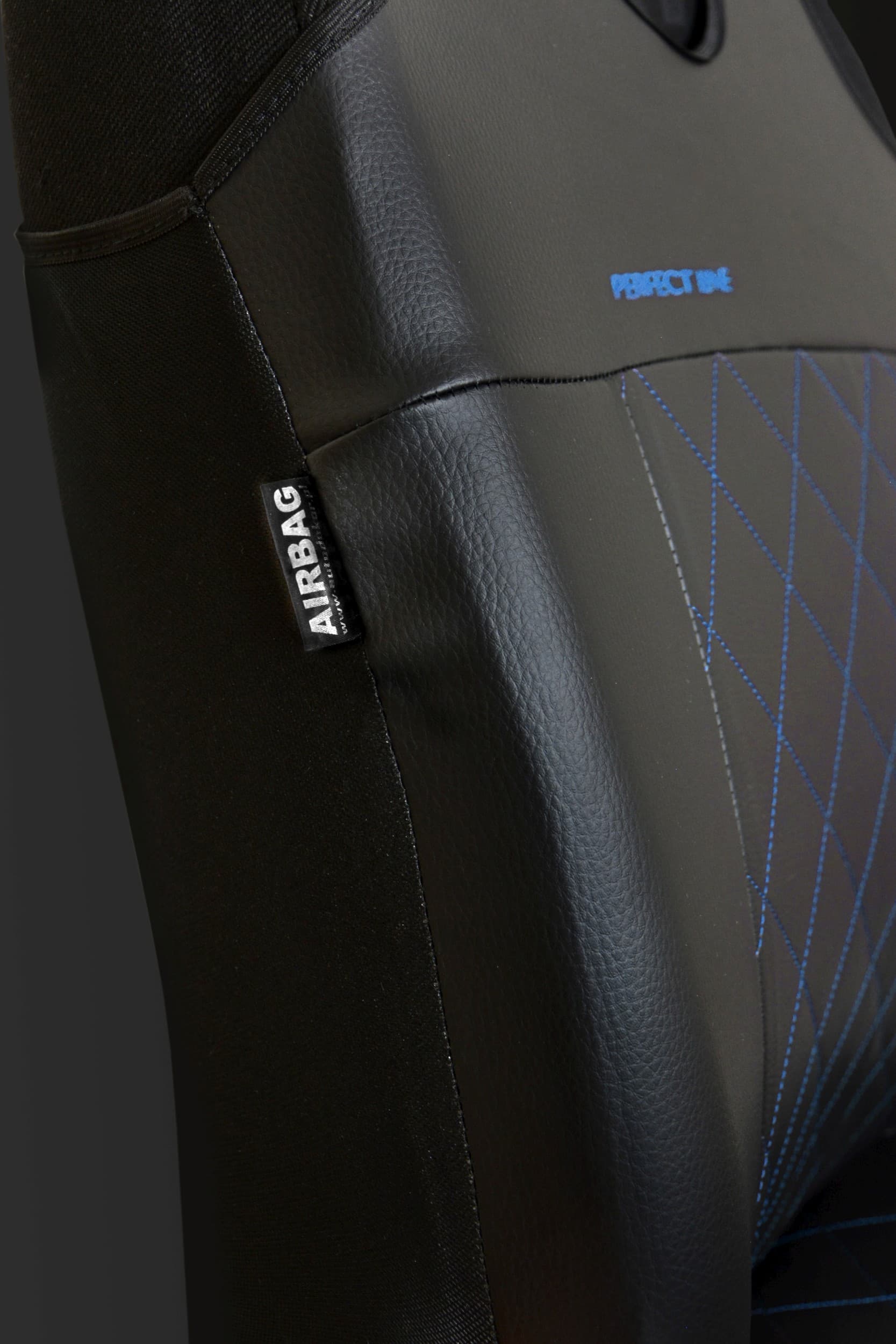 Detalle de la costura certificada para airbags laterales