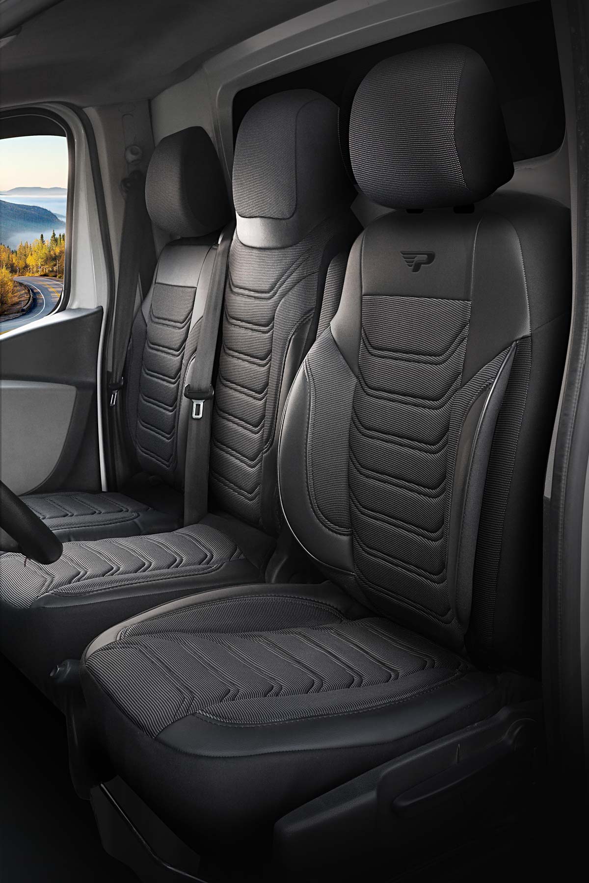 Fundas de asiento FLORIDA VAN negro-grises (2+1) – ejemplo después del montaje